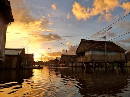 Iquitos Casas Flotantes de Belén - La Venecia Loretana